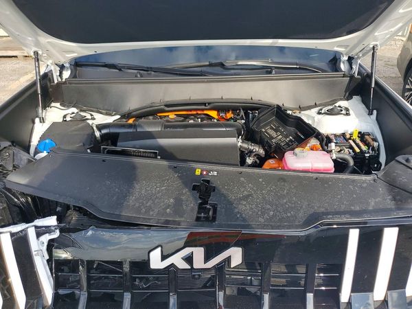 2027 KIA TELLURIDE HYBRID — Engine bay