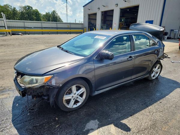 2013 TOYOTA CAMRY — Front 3/4