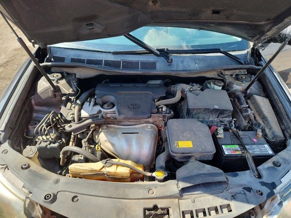2013 TOYOTA CAMRY — Engine bay