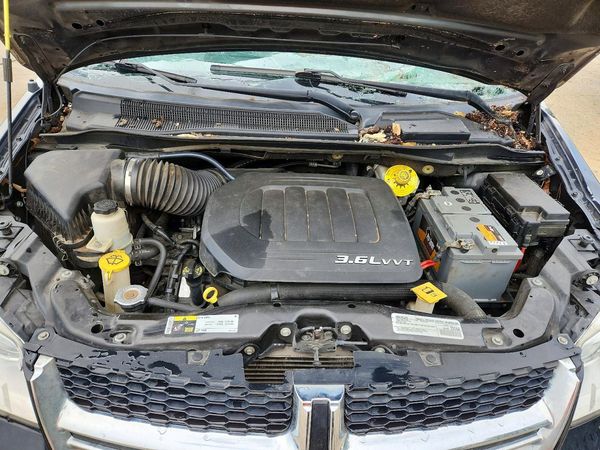 2018 DODGE CARAVAN SXT — Engine bay