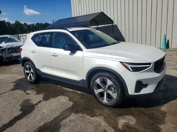 2026 VOLVO XC40 — Passenger 3/4