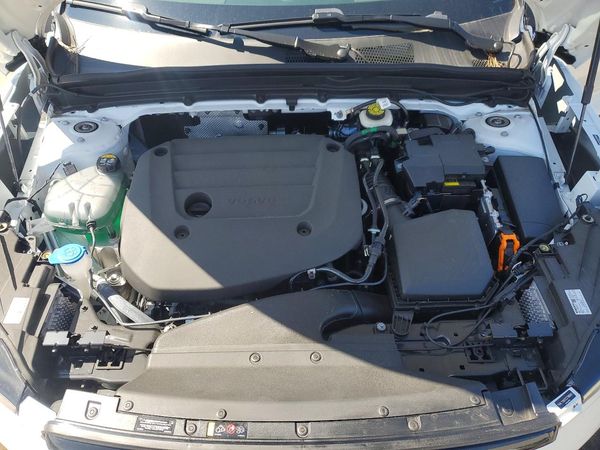 2026 VOLVO XC40 — Engine bay