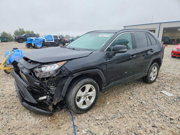 2020 TOYOTA RAV4 — Front 3/4