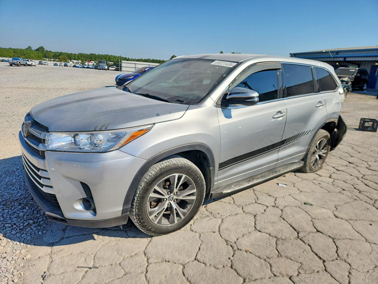 2017 TOYOTA HIGHLANDER — Front 3/4