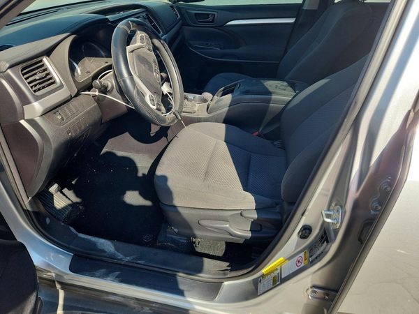 2017 TOYOTA HIGHLANDER — DENT