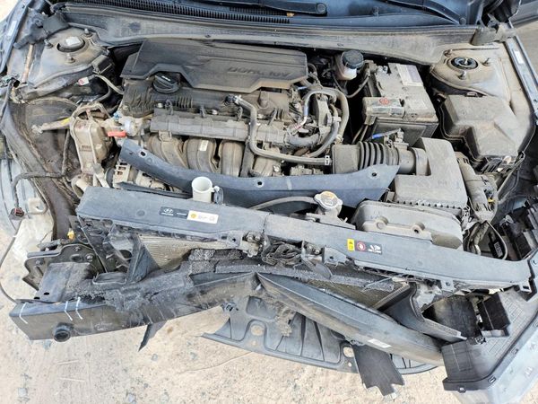 2023 HYUNDAI ELANTRA — Engine bay