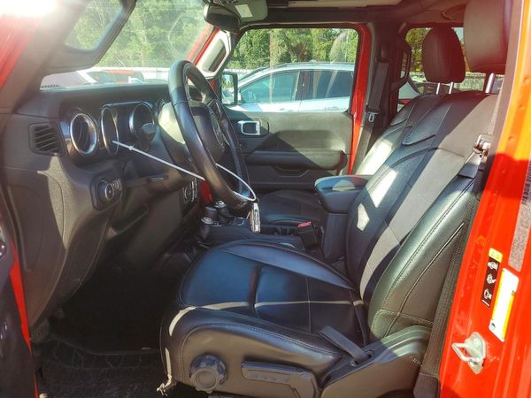 2020 JEEP WRANGLER UNLIMITED Unlimited Sahara — DENT