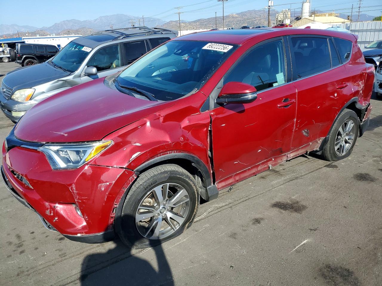 2018 TOYOTA RAV4 — Front 3/4