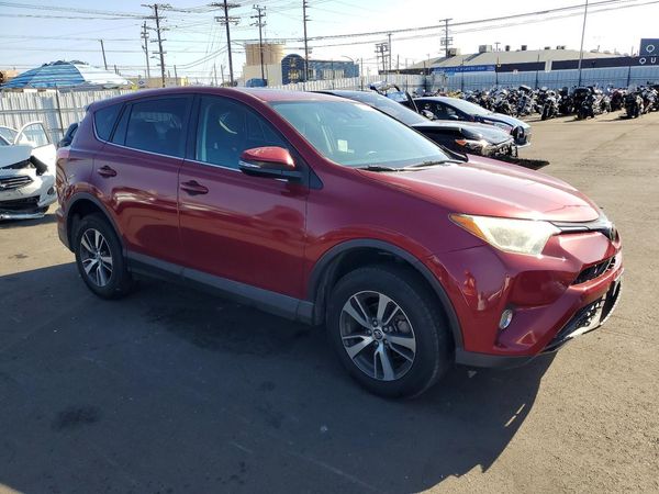 2018 TOYOTA RAV4 — Passenger 3/4