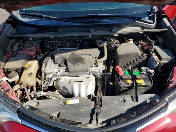 2018 TOYOTA RAV4 — Engine bay