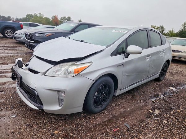 2013 TOYOTA PRIUS — Front 3/4