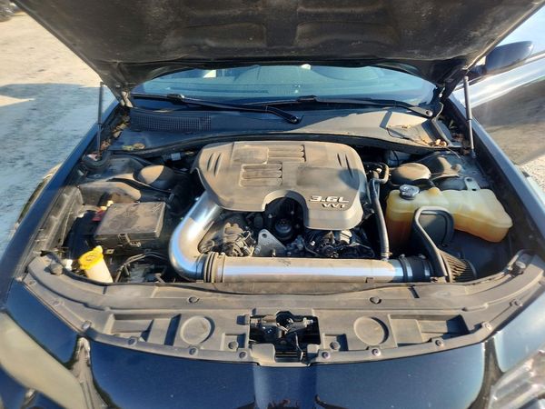 2015 CHRYSLER 300 — Engine bay