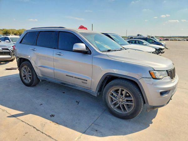 2016 JEEP GRAND CHEROKEE — Passenger 3/4