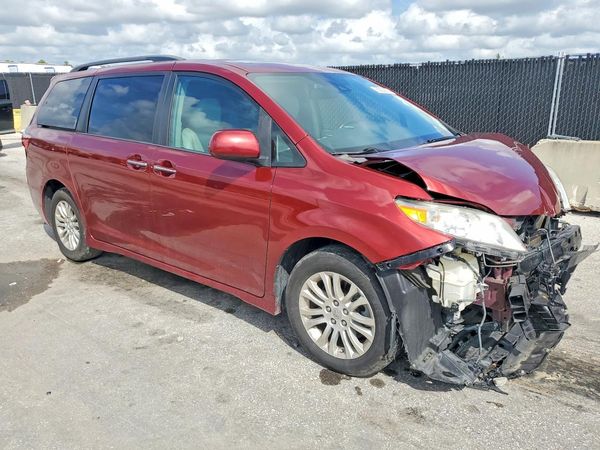 2019 TOYOTA SIENNA