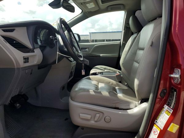 2019 TOYOTA SIENNA