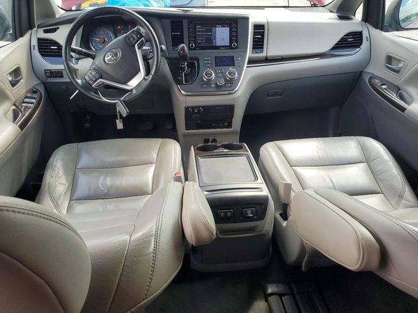 2019 TOYOTA SIENNA