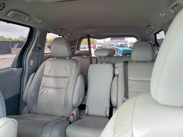 2019 TOYOTA SIENNA