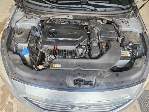 2017 HYUNDAI SONATA SE, Eco — Engine bay