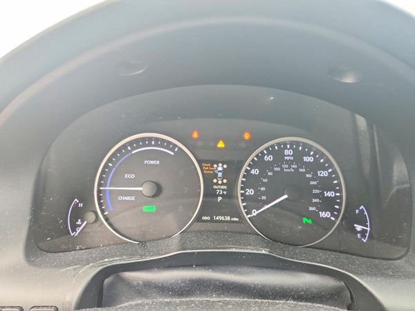 2015 LEXUS ES 300h — Engine bay