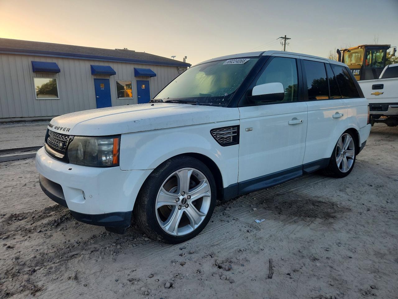 2012 LAND ROVER RANGEROVER HSE LUX — Front 3/4