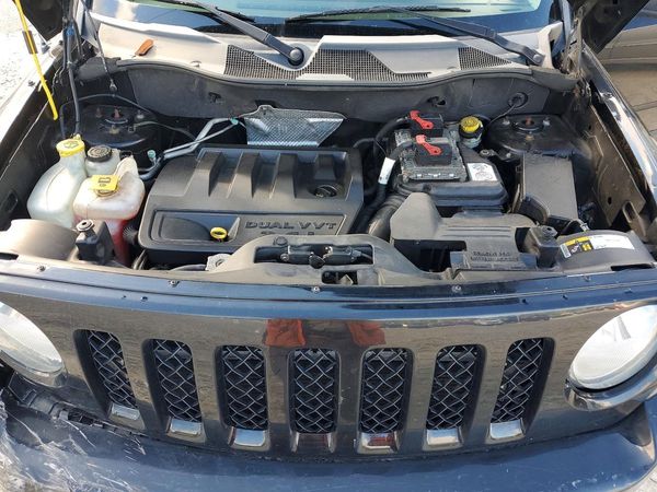 2015 JEEP PATRIOT Sport — Engine bay