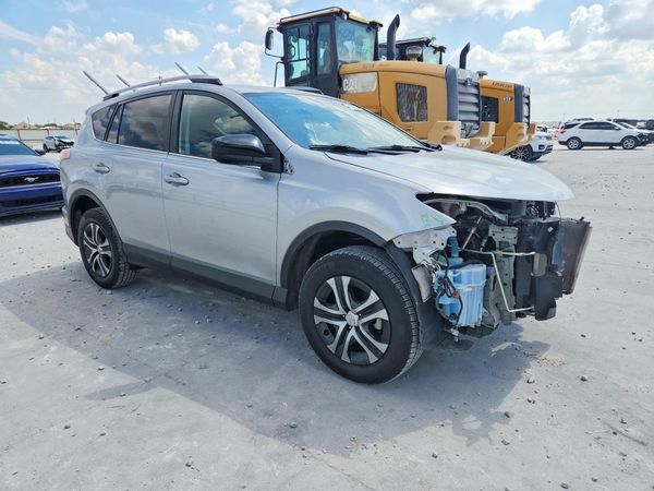 2018 TOYOTA RAV4 — Passenger 3/4