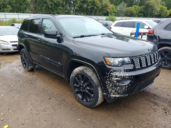 2018 JEEP GRAND CHEROKEE Laredo — Passenger 3/4