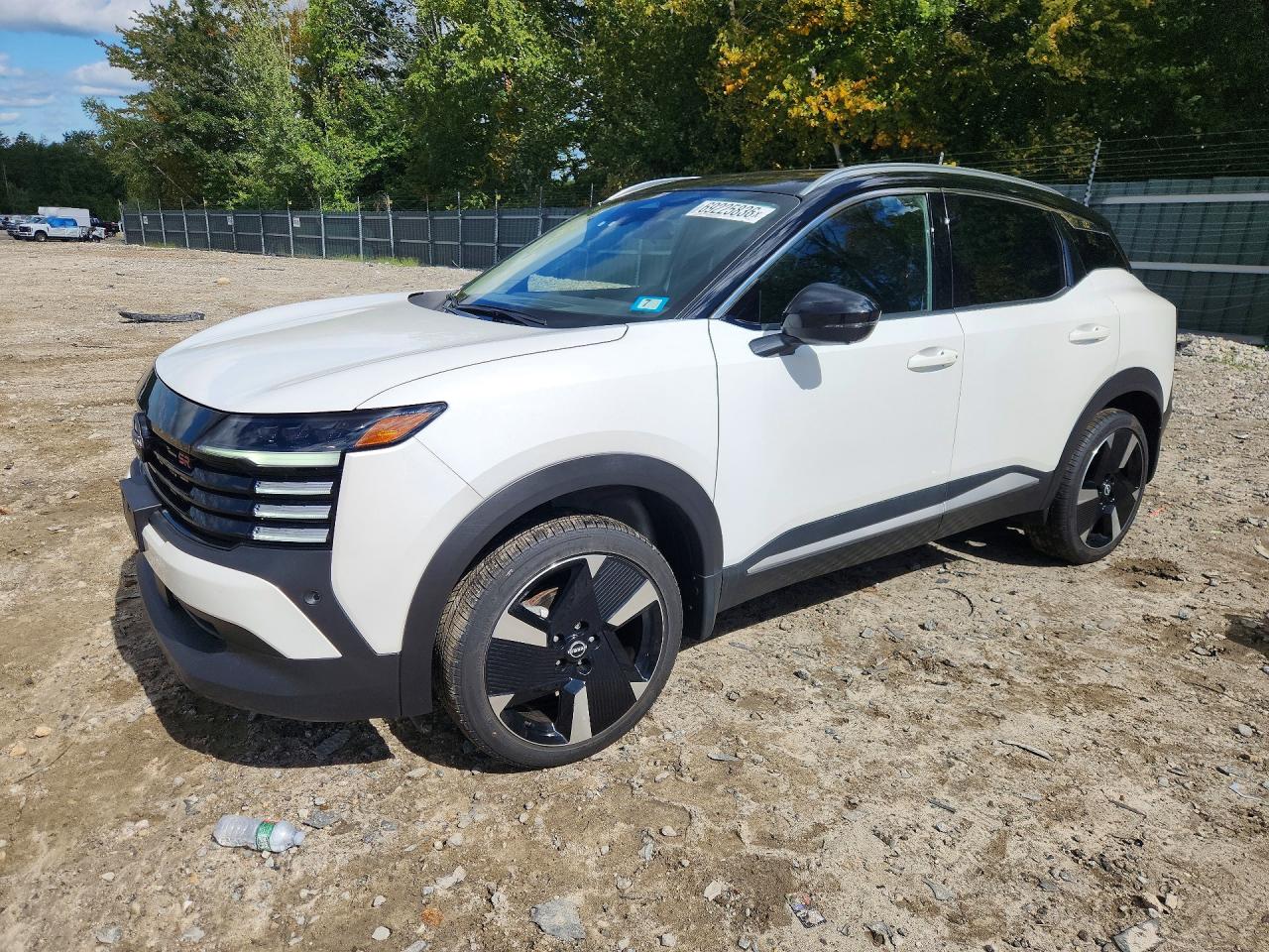 2026 NISSAN KICKS — Front 3/4