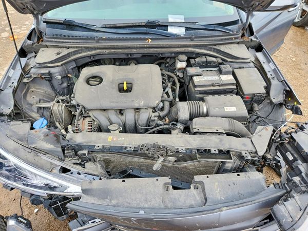 2019 HYUNDAI ELANTRA — Engine bay