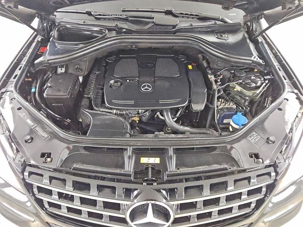 2013 MERCEDES-BENZ ML ML350 4-MATIC — Engine bay