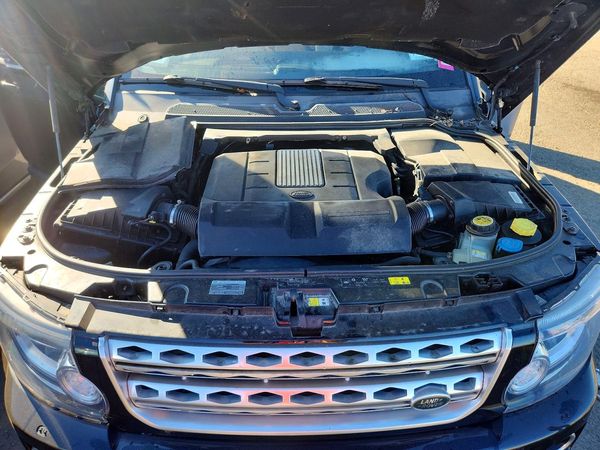 2015 LAND ROVER LR4 HSE LUX — Engine bay