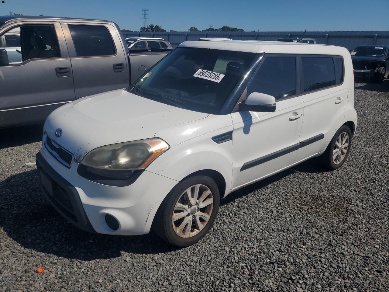 2012 KIA SOUL GL — Front 3/4