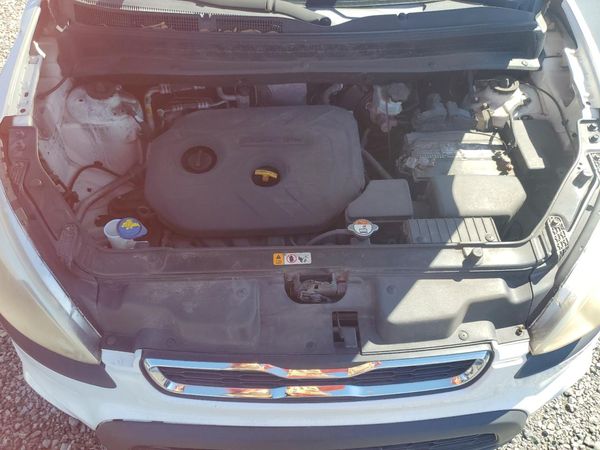 2012 KIA SOUL GL — Engine bay