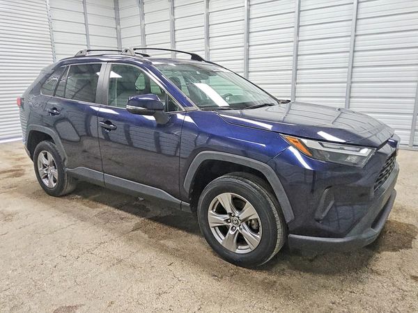2023 TOYOTA RAV4 XLE — Passenger 3/4