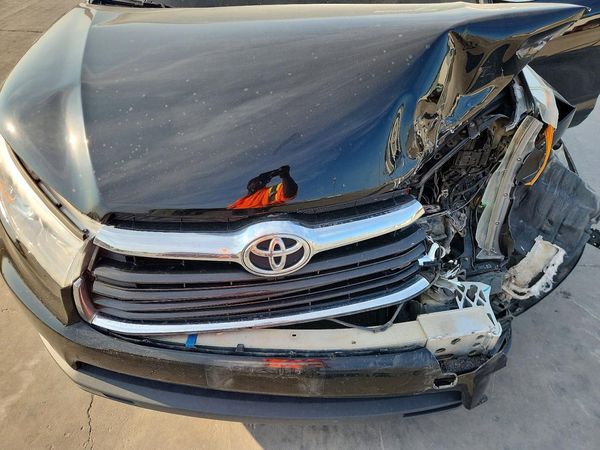2016 TOYOTA HIGHLANDER Base/Hybrid — Engine bay