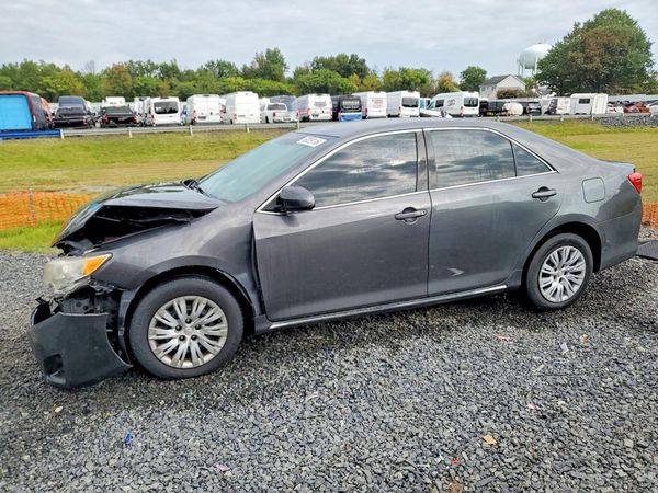 2012 TOYOTA CAMRY — Front 3/4
