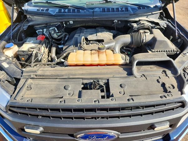 2018 FORD F150 — Engine bay