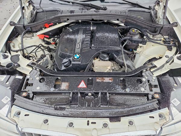 2015 BMW X4 xDrive35i — Engine bay