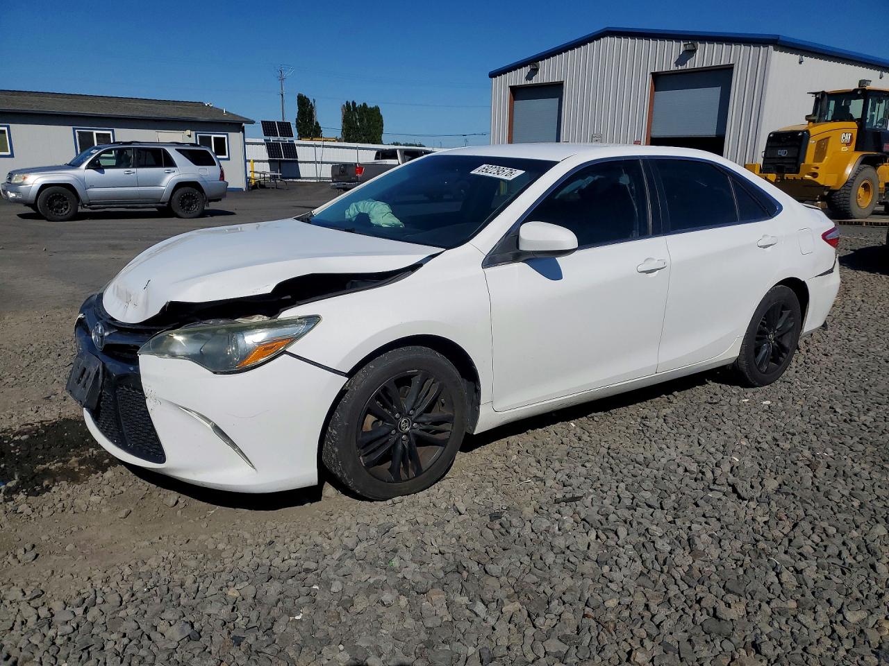 2015 TOYOTA CAMRY — Front 3/4