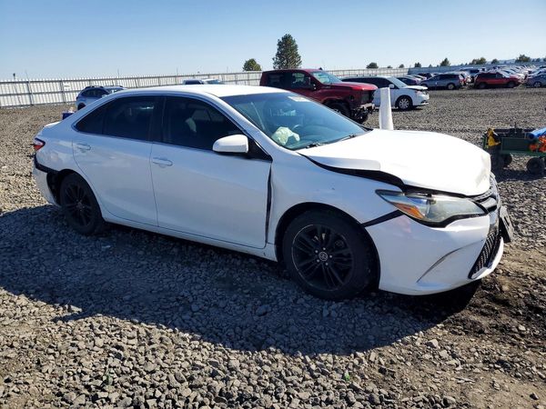 2015 TOYOTA CAMRY — Passenger 3/4