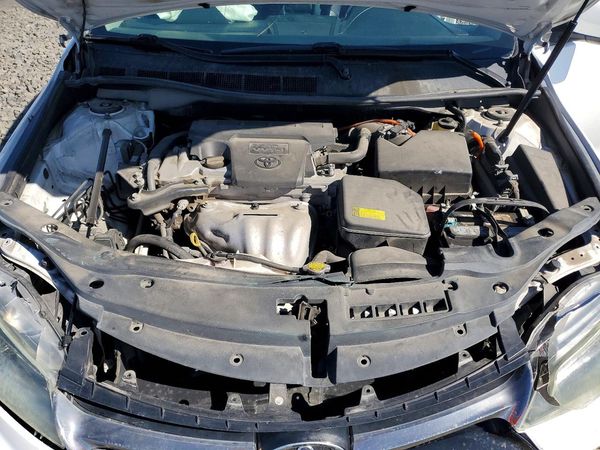 2015 TOYOTA CAMRY — Engine bay