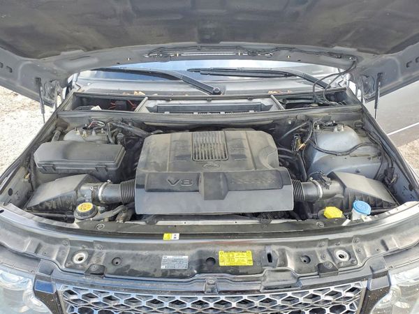 2012 LAND ROVER RANGEROVER HSE LUX — Engine bay