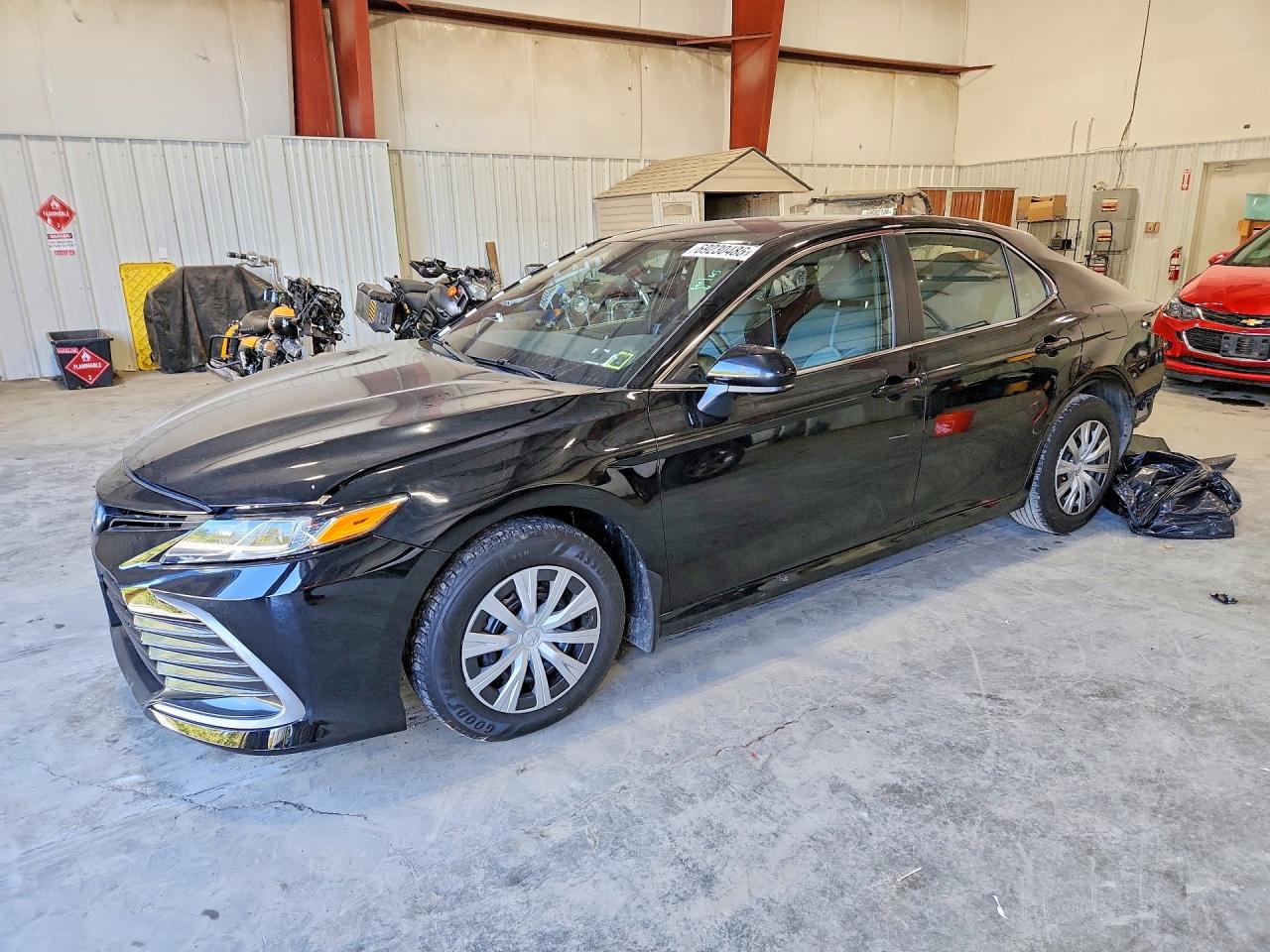 2023 TOYOTA CAMRY LE — Front 3/4
