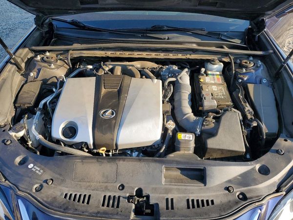 2020 LEXUS ES 350 — Engine bay