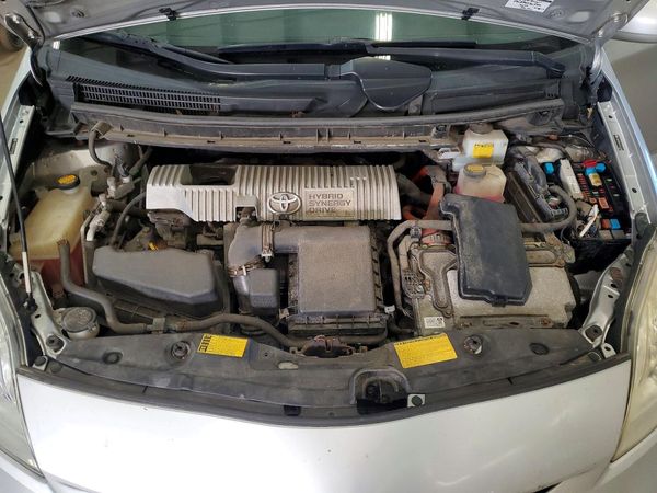 2012 TOYOTA PRIUS — Engine bay