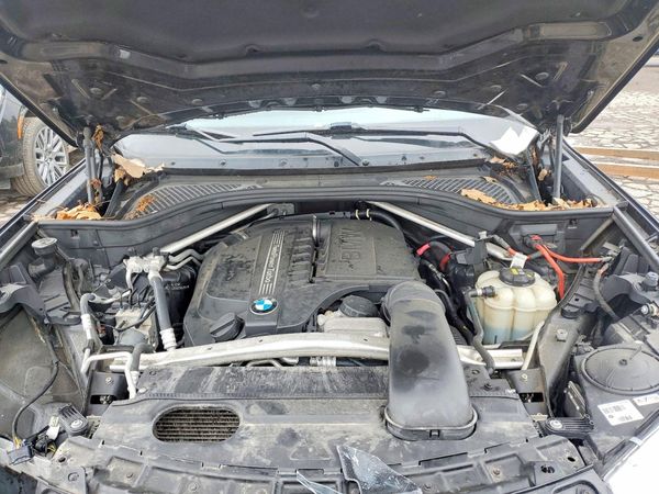 2016 BMW X5 — Engine bay
