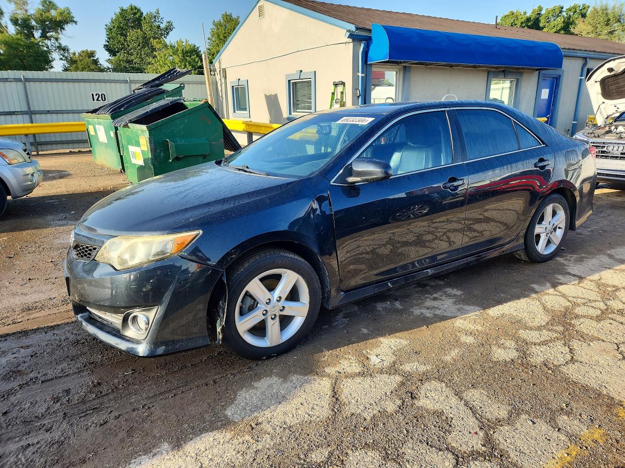 2014 TOYOTA CAMRY — Front 3/4