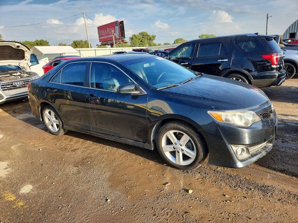 2014 TOYOTA CAMRY — Passenger 3/4