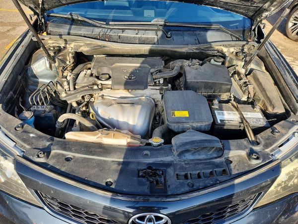 2014 TOYOTA CAMRY — Engine bay