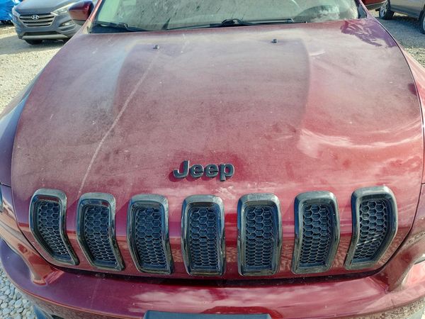 2018 JEEP CHEROKEE — Engine bay